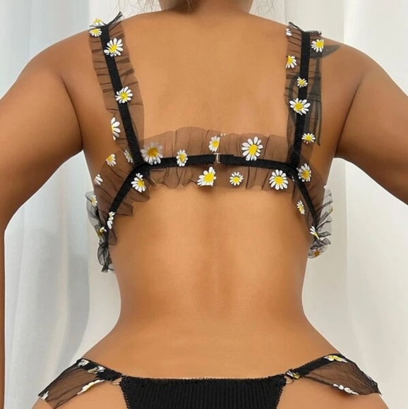 Sexy Black Daisy Floral Print 2pc Bra & Bikini Set - Picture 2 of 3